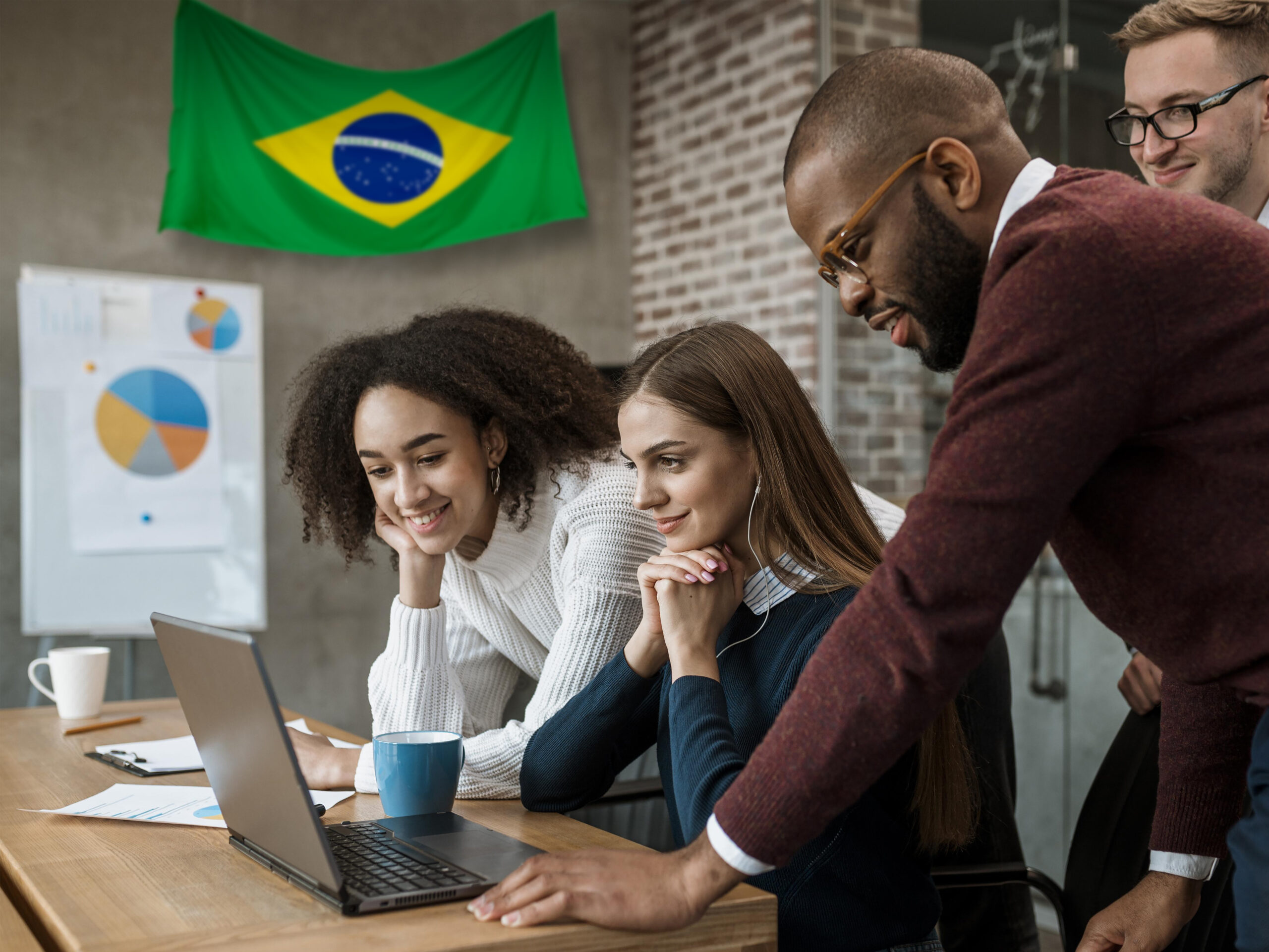 Equipe brasileira trabalhando colaborativamente